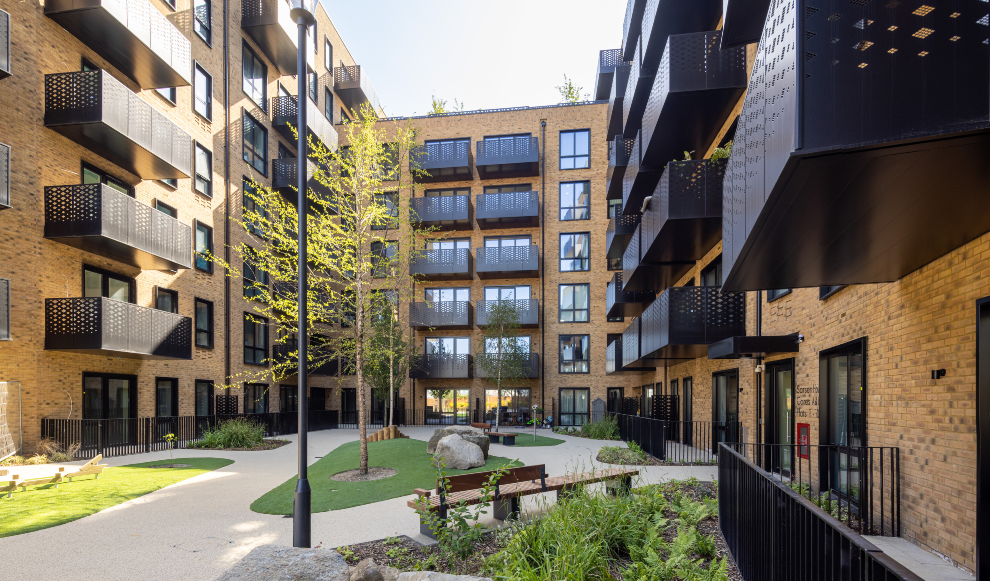 Hanwell courtyard 990 x 581